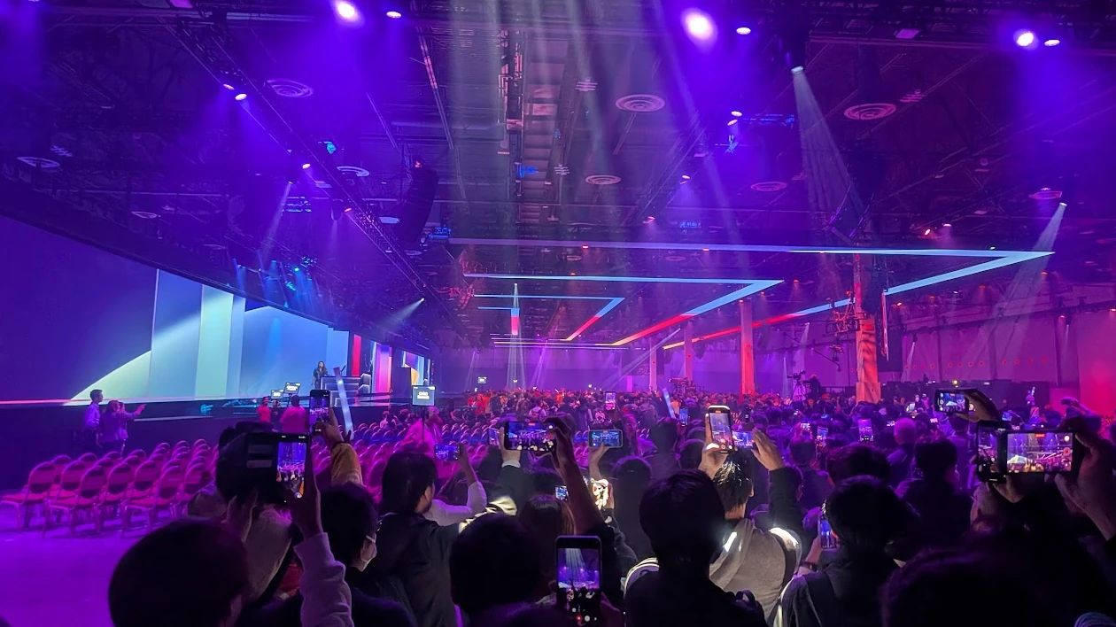 AWS re:Invent の keynote 会場に入場する